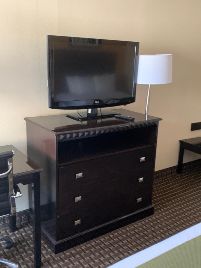 Quality Inn & Suites Quantico Stafford Zewnętrze zdjęcie