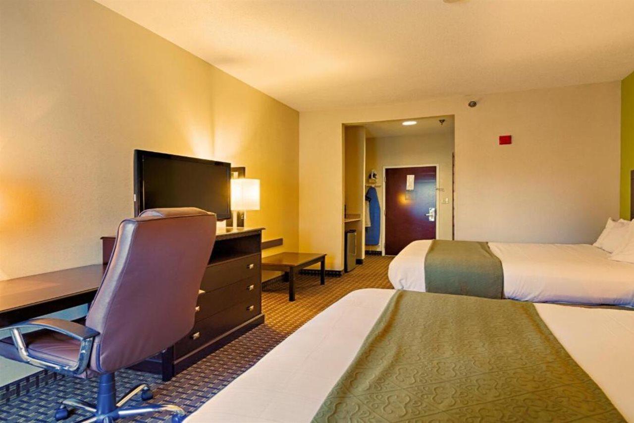 Quality Inn & Suites Quantico Stafford Zewnętrze zdjęcie