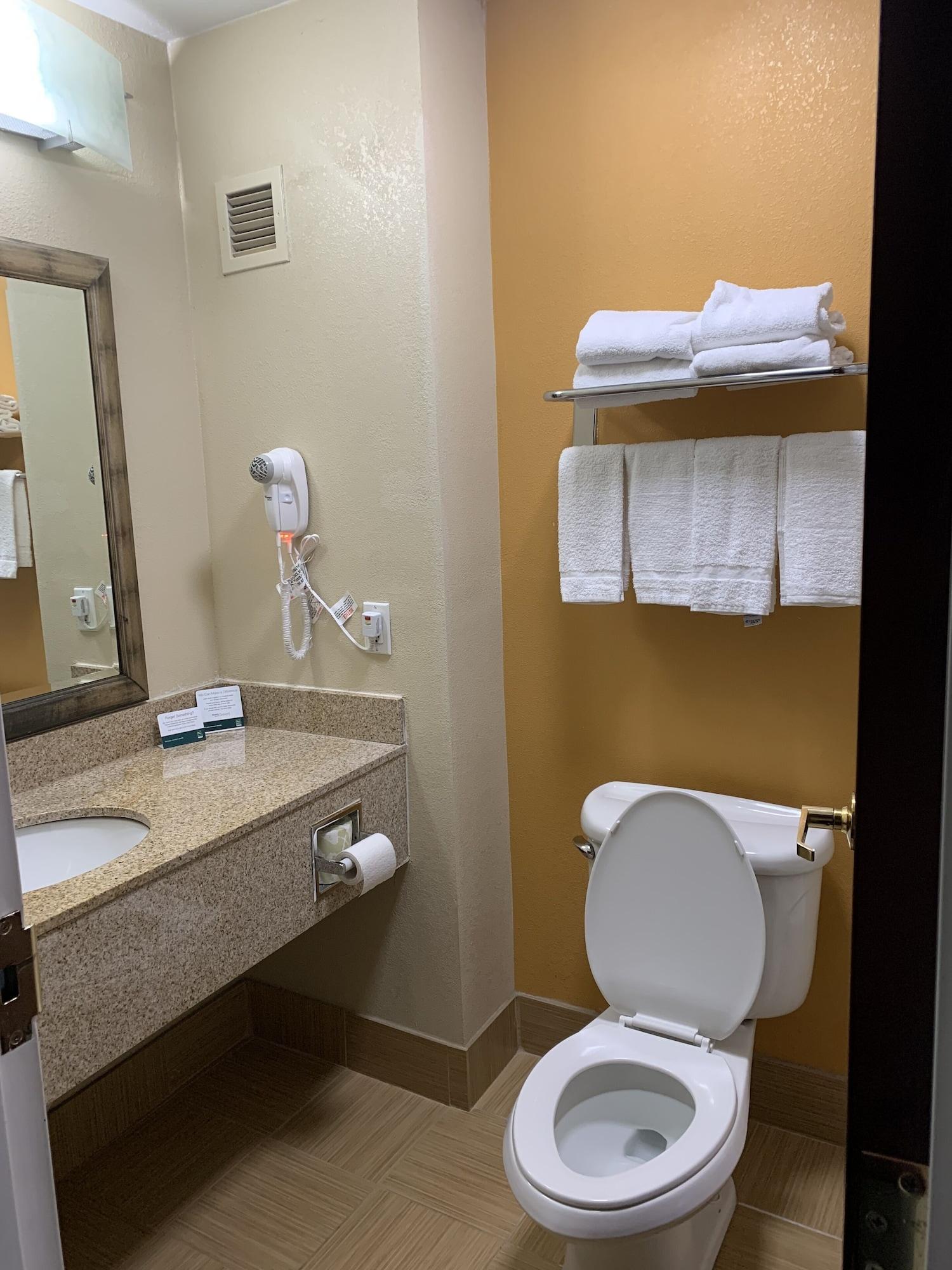 Quality Inn & Suites Quantico Stafford Zewnętrze zdjęcie