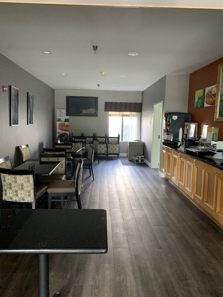 Quality Inn & Suites Quantico Stafford Zewnętrze zdjęcie