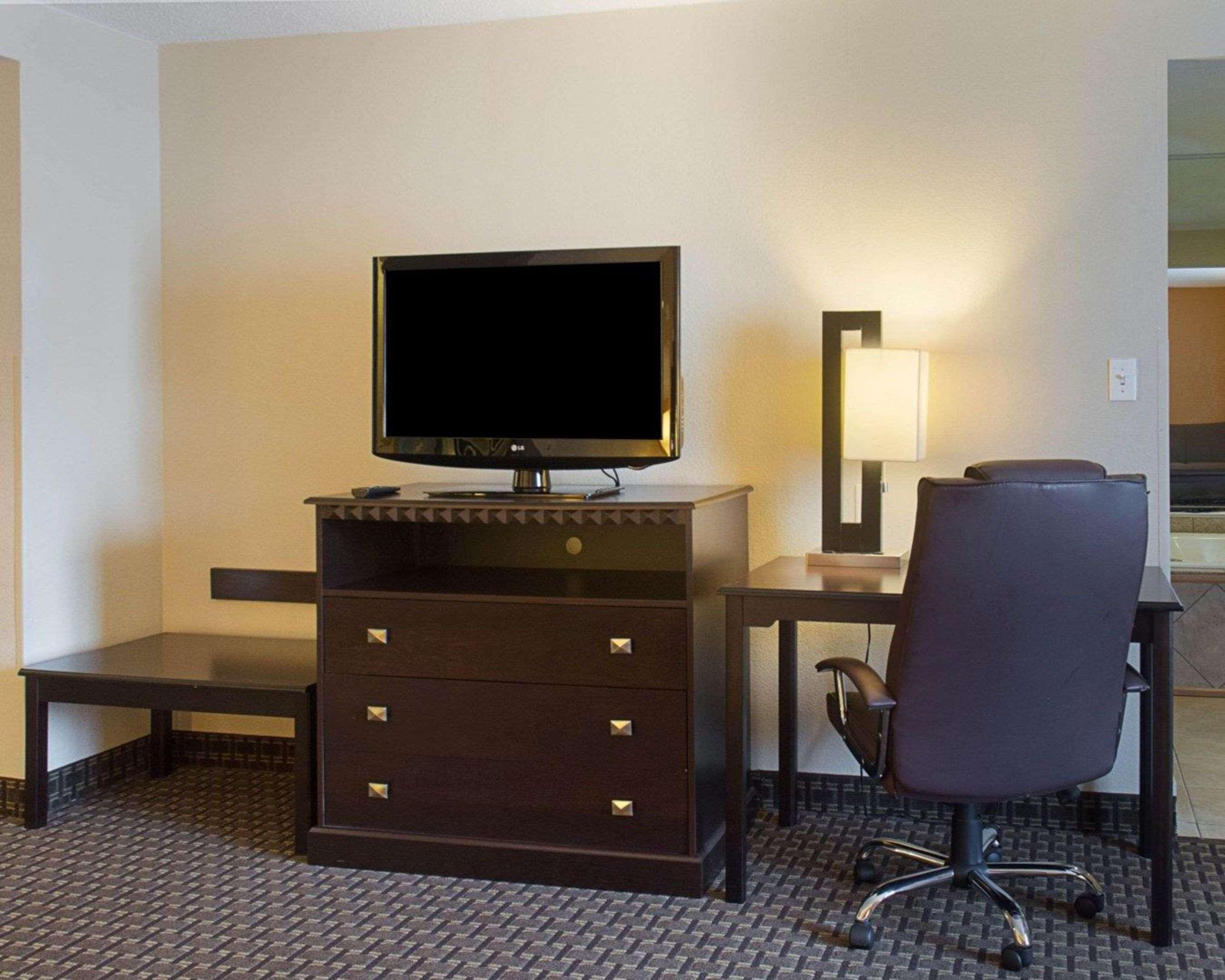 Quality Inn & Suites Quantico Stafford Zewnętrze zdjęcie