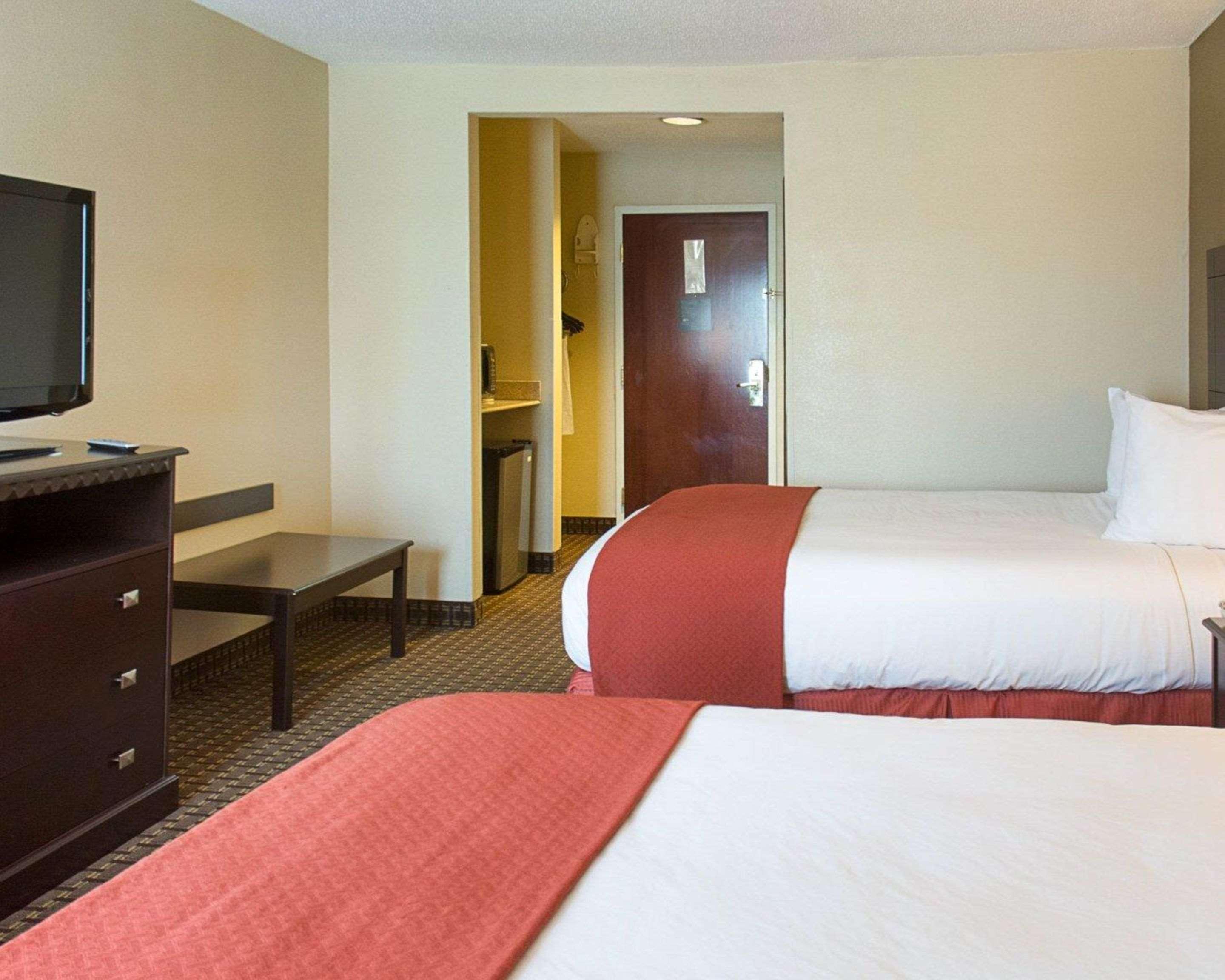 Quality Inn & Suites Quantico Stafford Zewnętrze zdjęcie