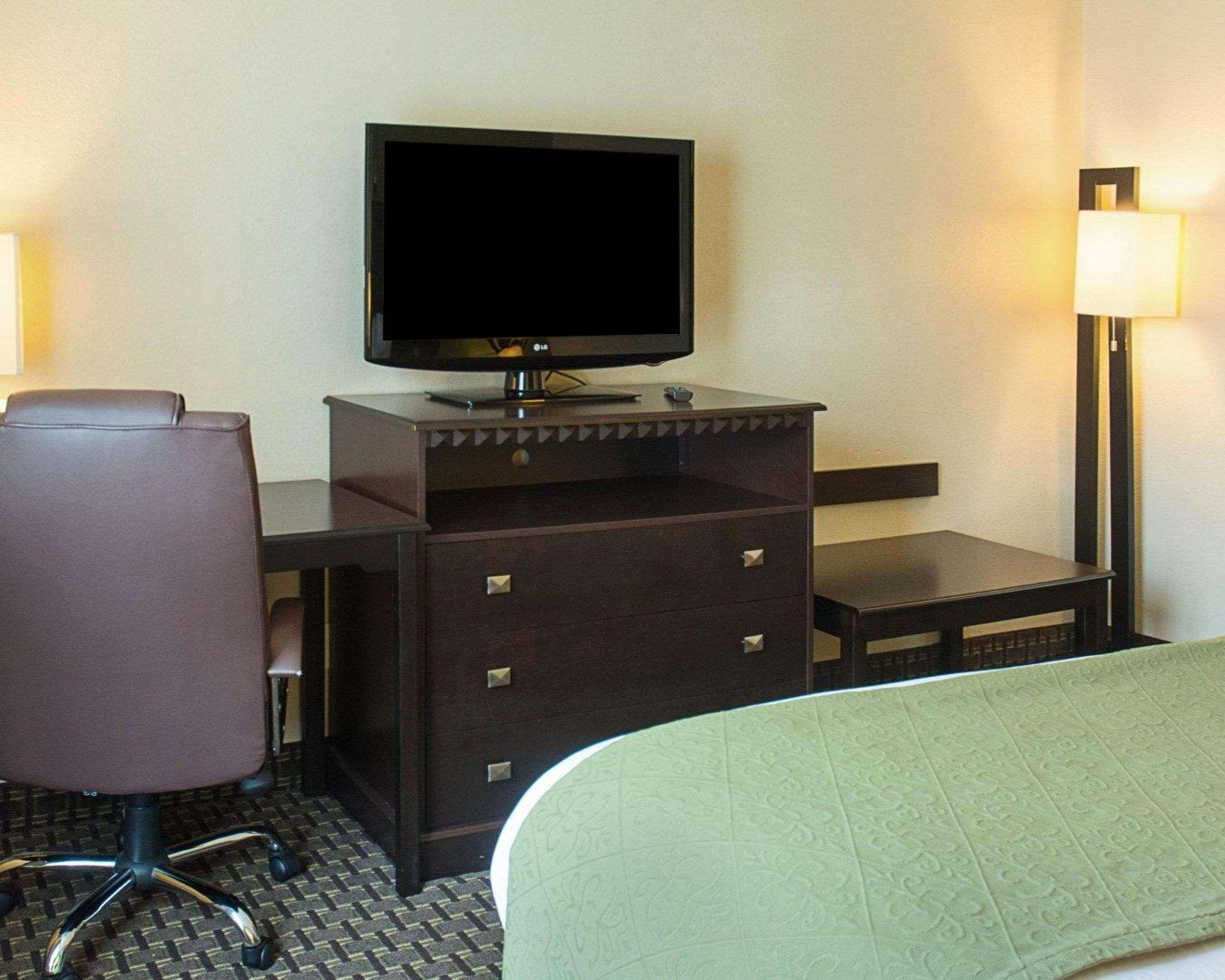 Quality Inn & Suites Quantico Stafford Zewnętrze zdjęcie