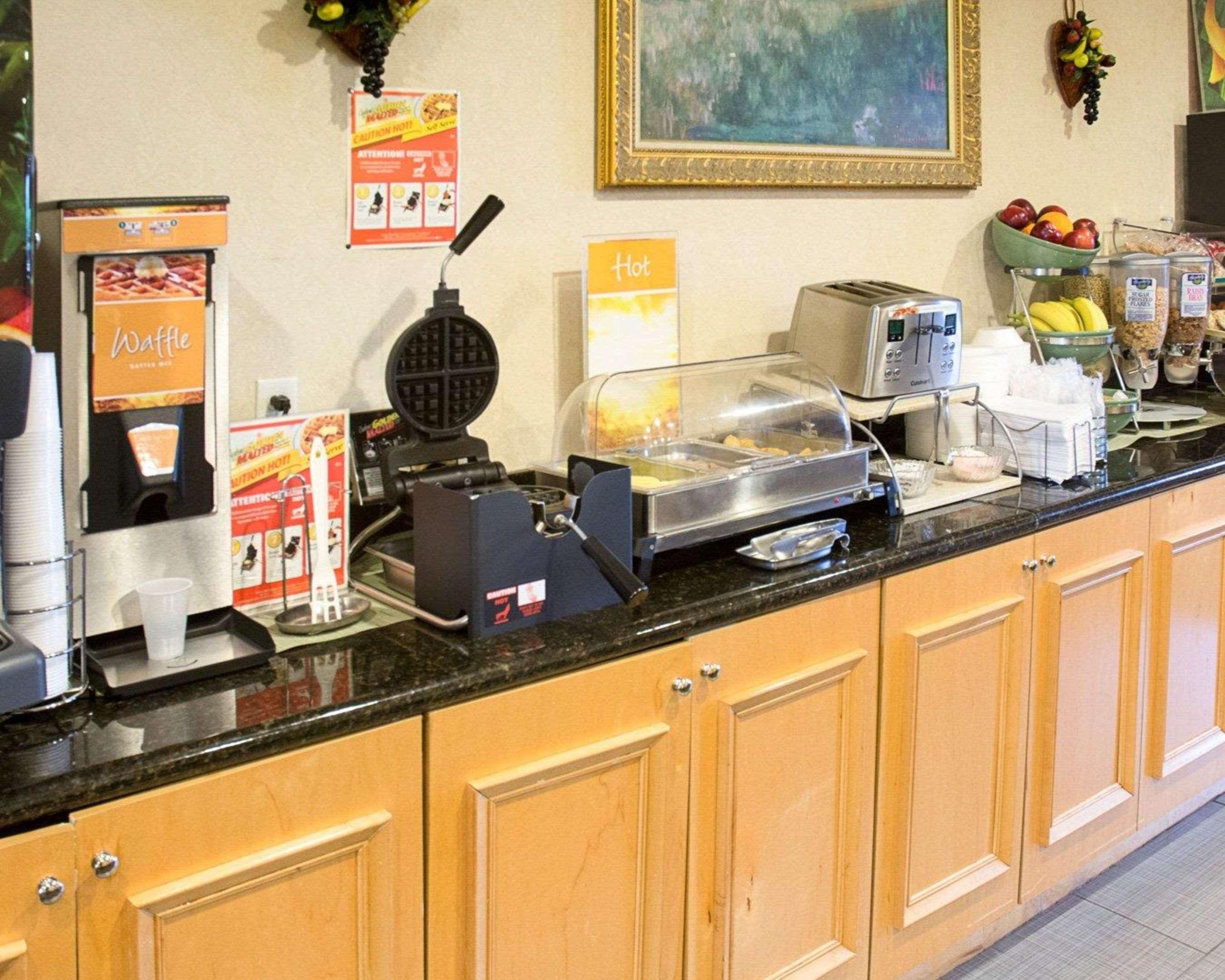 Quality Inn & Suites Quantico Stafford Zewnętrze zdjęcie