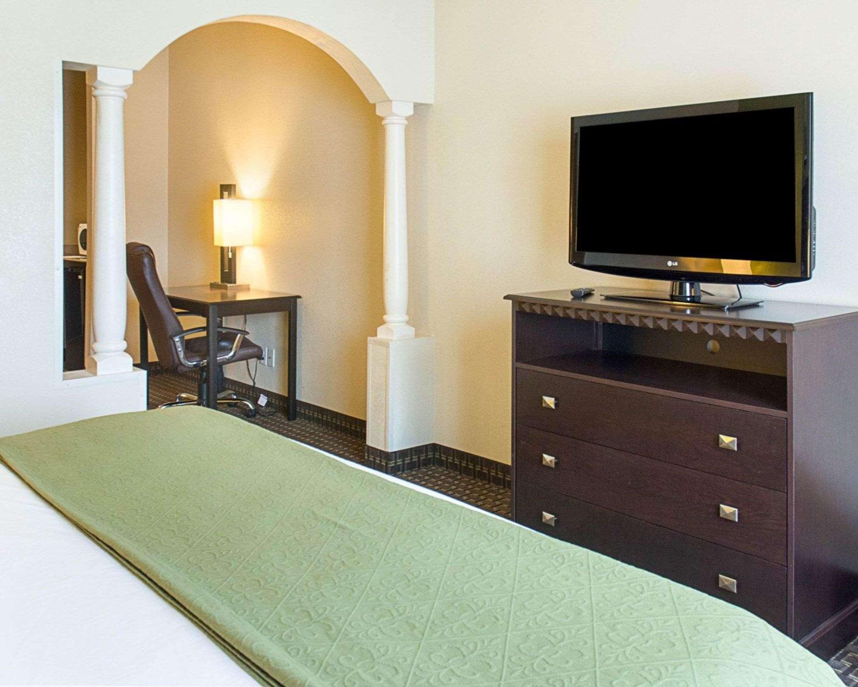 Quality Inn & Suites Quantico Stafford Zewnętrze zdjęcie