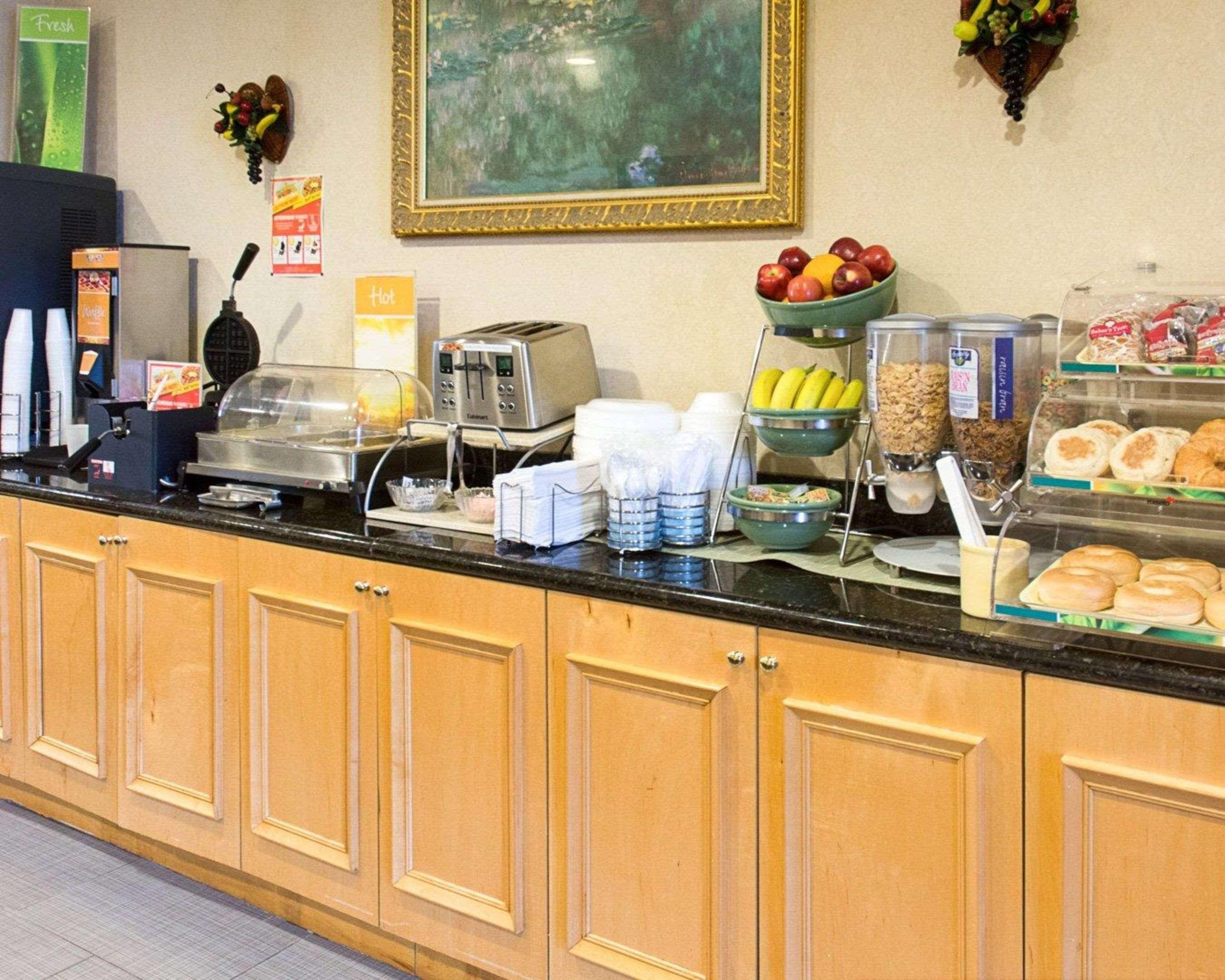 Quality Inn & Suites Quantico Stafford Zewnętrze zdjęcie