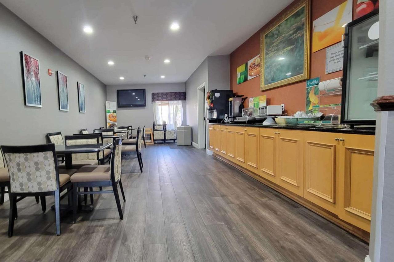 Quality Inn & Suites Quantico Stafford Zewnętrze zdjęcie