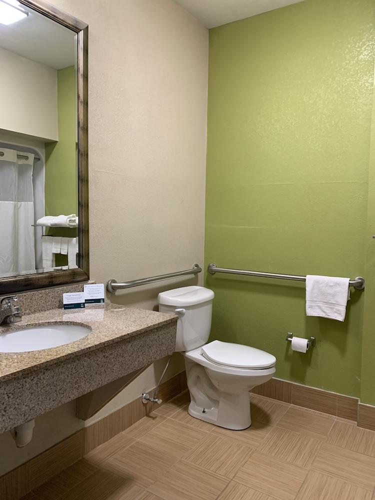 Quality Inn & Suites Quantico Stafford Zewnętrze zdjęcie