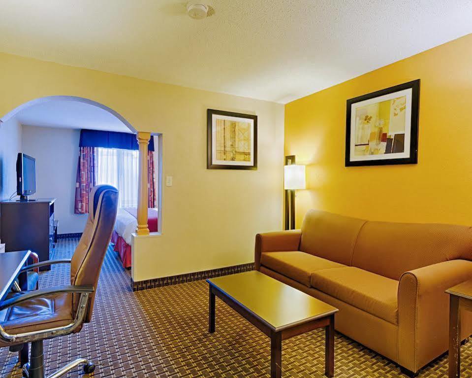 Quality Inn & Suites Quantico Stafford Zewnętrze zdjęcie