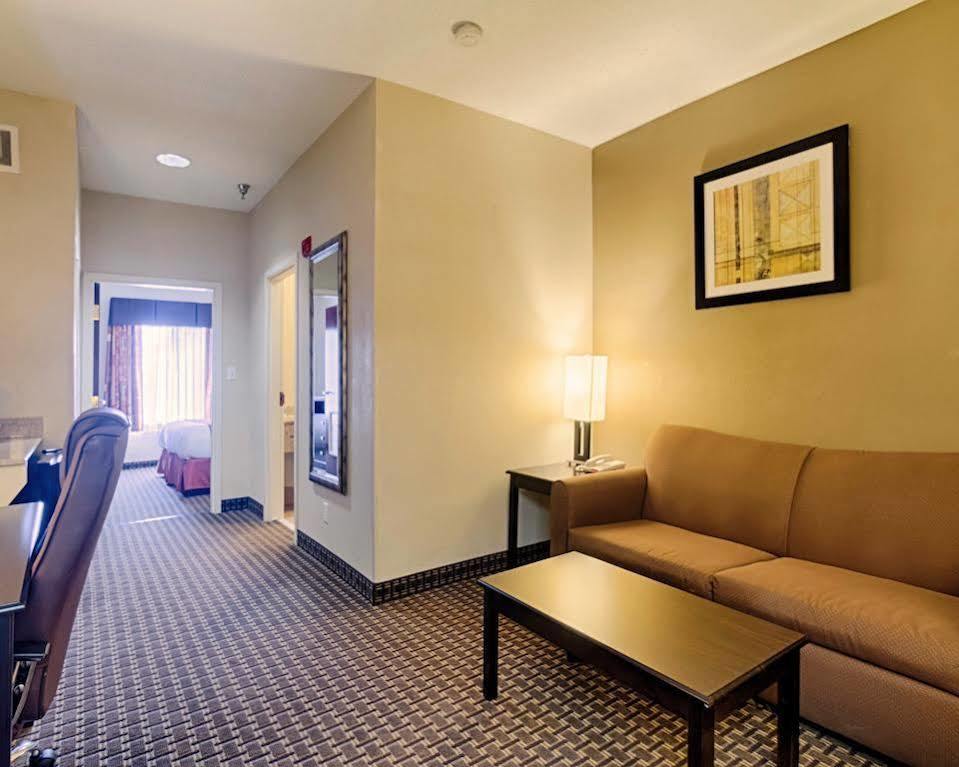 Quality Inn & Suites Quantico Stafford Zewnętrze zdjęcie
